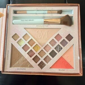 Smoke & Mirrors NWT 23-Piece
Makeup Palette Set w/ Brushes, 
& Mirror